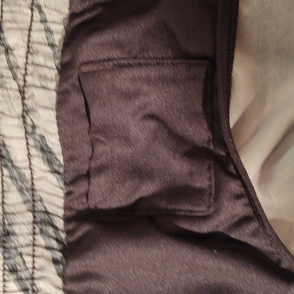 Under Armour Fitted Gray Athletic Shorts with Neon Green Trim Sz S - Picture 9 of 10